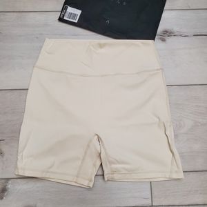 Acta Wear Flux 2.0 Biker 5" Shorts in Oat size large
